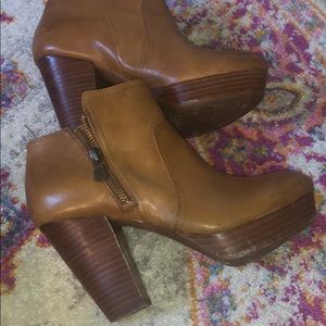 Gianni Bini booties